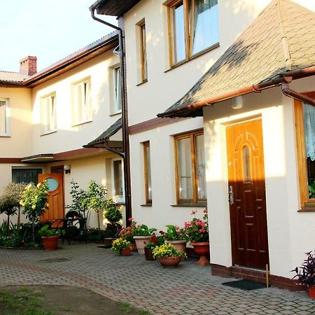 Pokoje Goscinne Asia Łeba Exterior foto