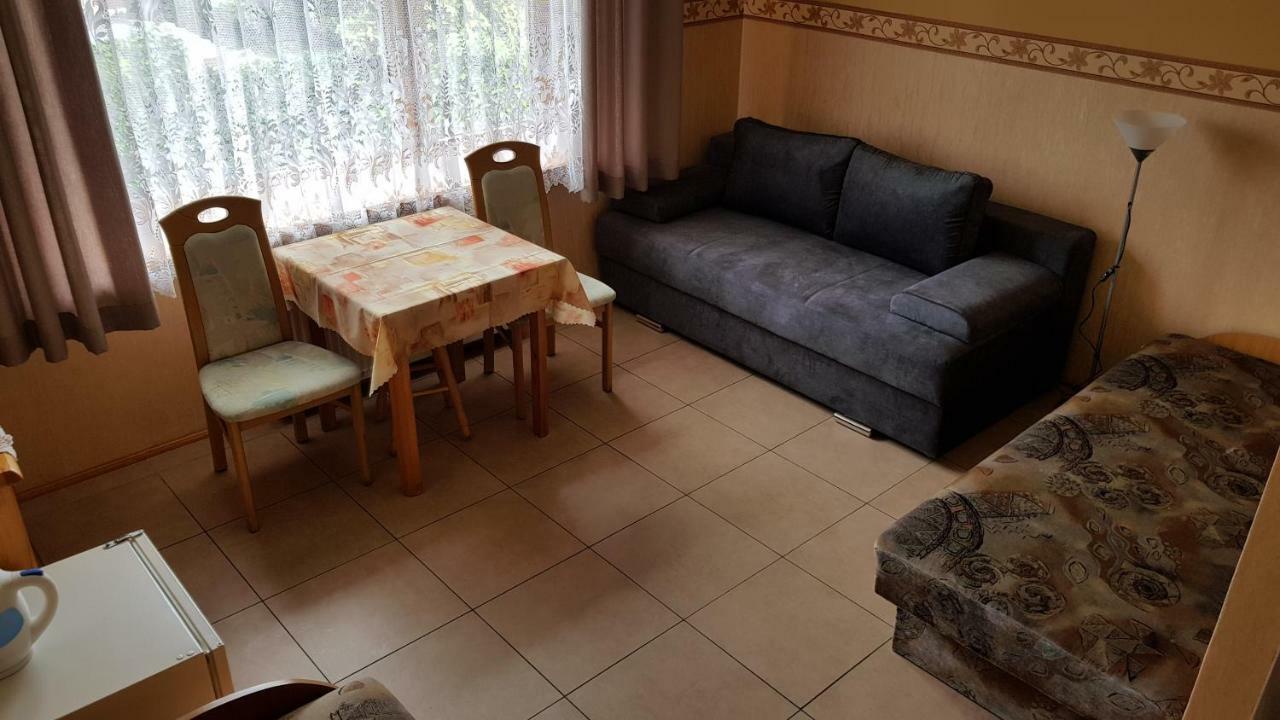 Pokoje Goscinne Asia Łeba Exterior foto