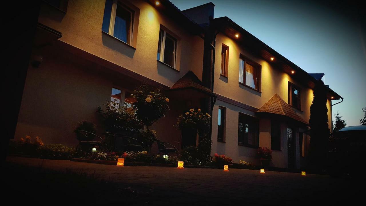 Pokoje Goscinne Asia Łeba Exterior foto